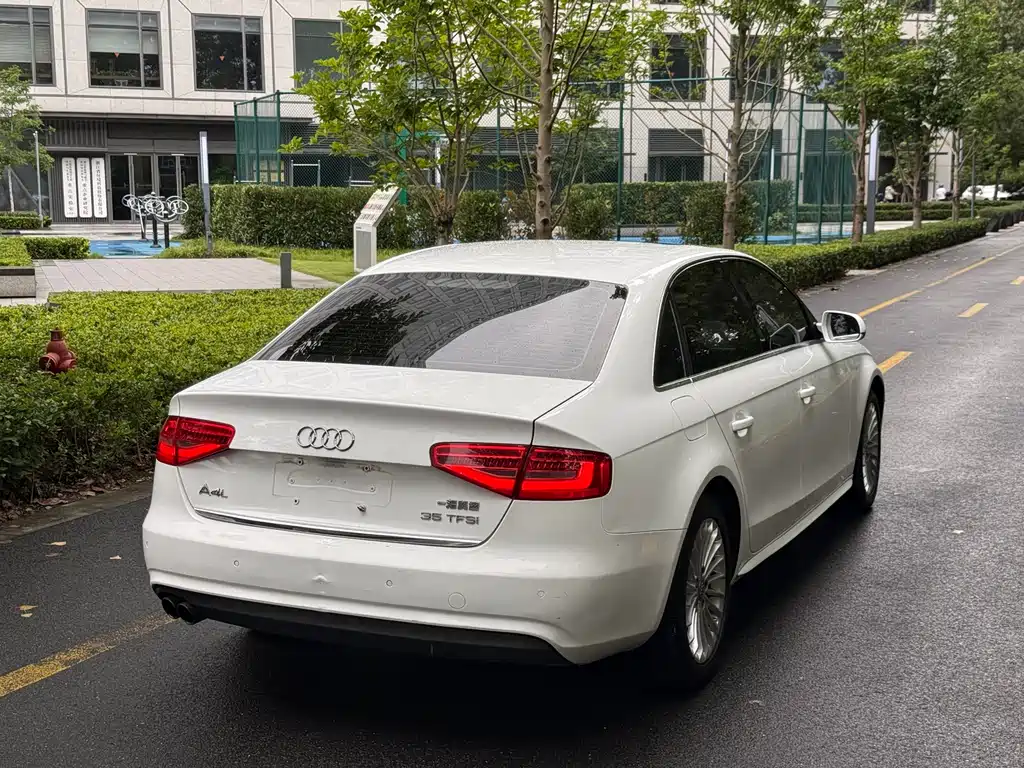 Audi A4L 2015