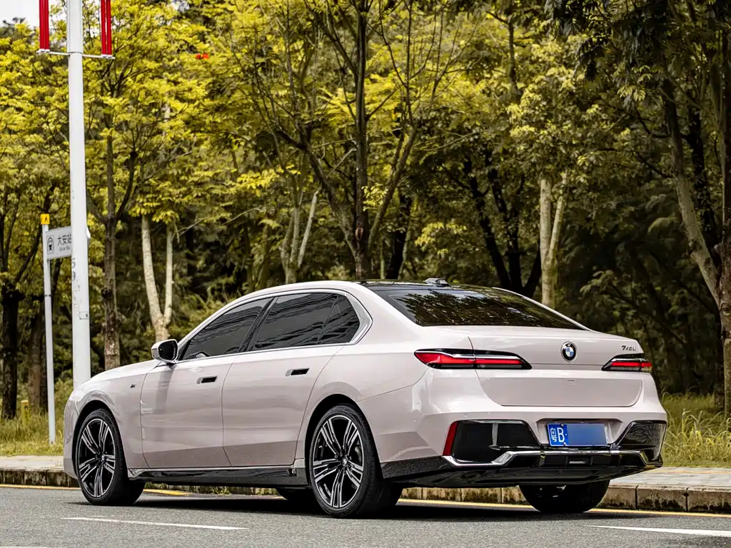 BMW 7 Series 2025 — фото 17