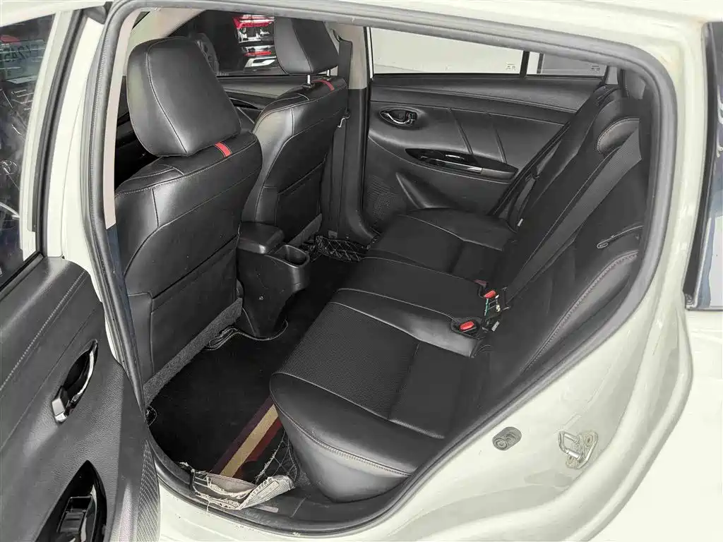 Toyota Yaris L 2021 — фото 12