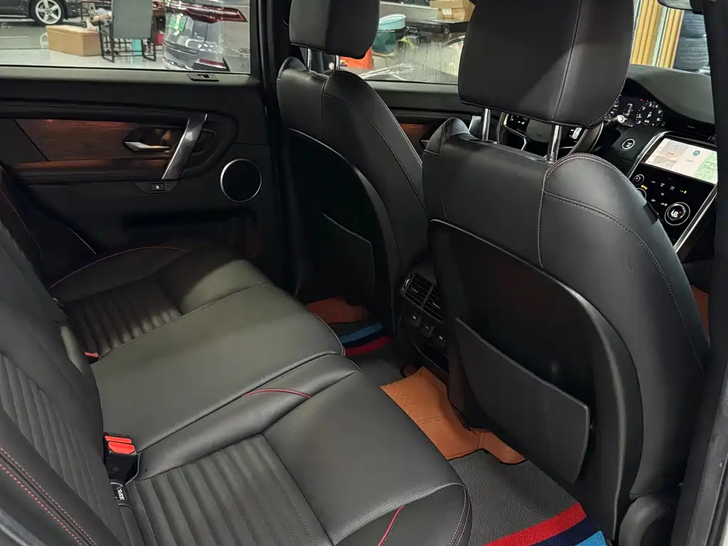 Land Rover Discovery Sport 2023 — фото 8