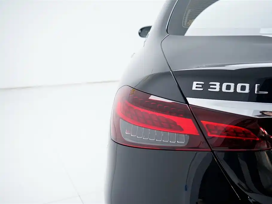 Mercedes-Benz E-Class 2021 — фото 13