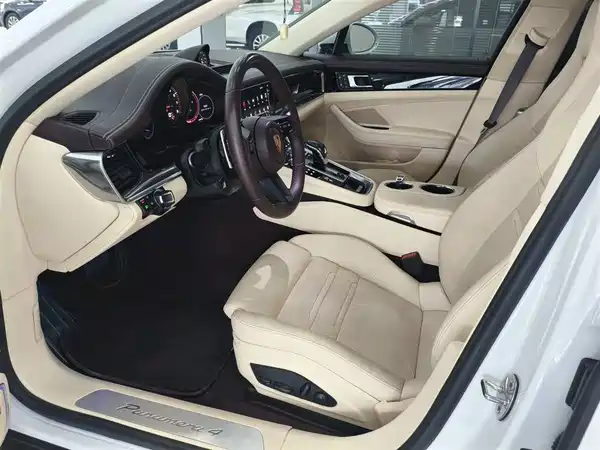 Porsche Panamera 2021