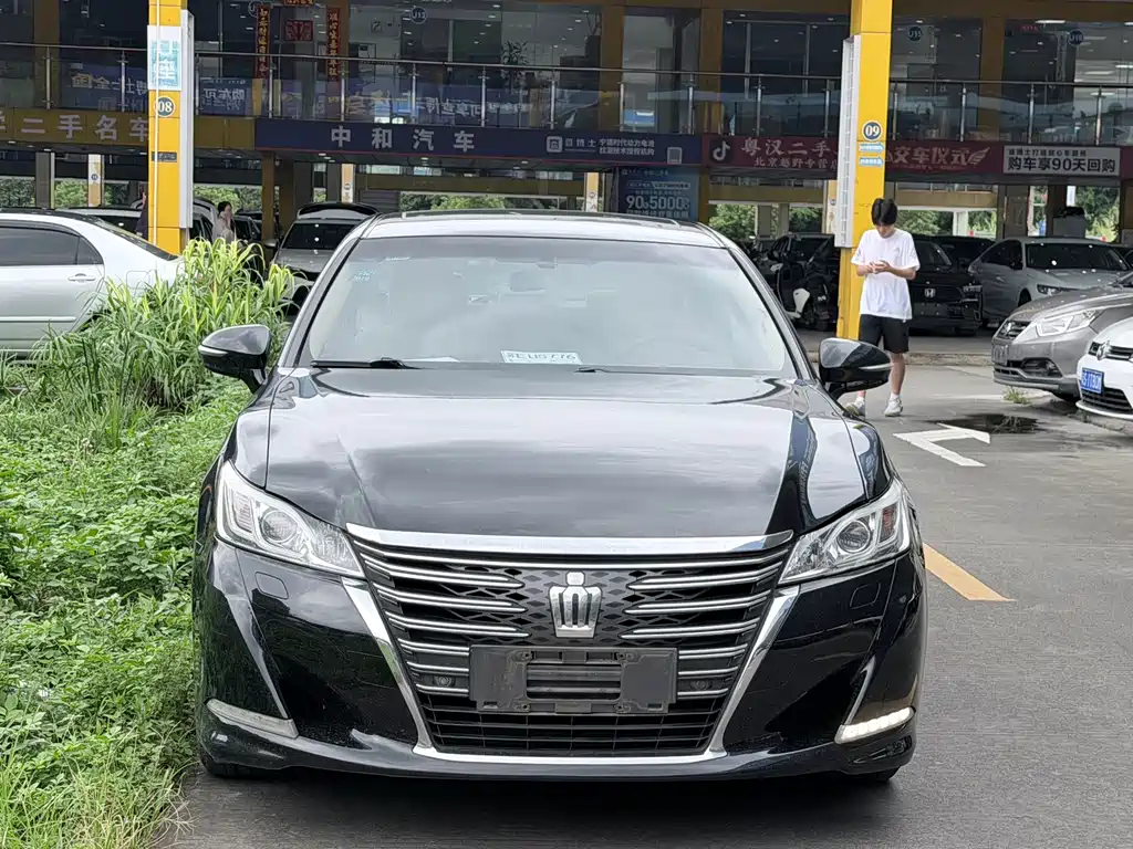 Toyota Crown 2015 — фото 2