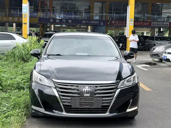 Toyota Crown 2015