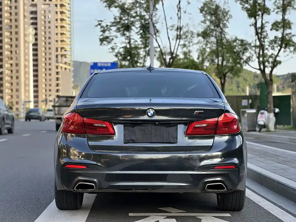 BMW 5 Series 2018 — фото 14