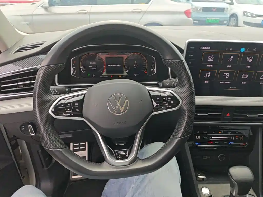 Volkswagen Tiguan L 2023 — фото 11