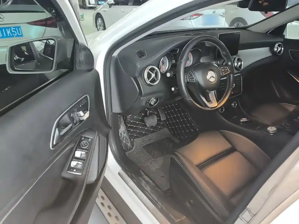 Mercedes-Benz GLA 2017 — фото 16