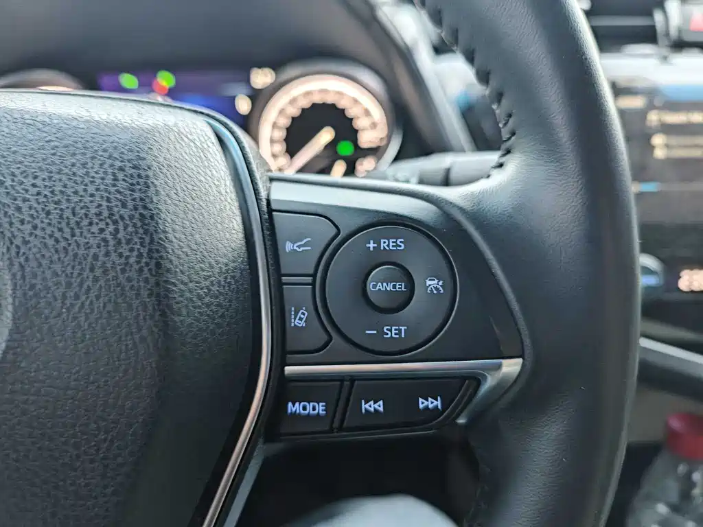 Toyota Camry 2020 — фото 16