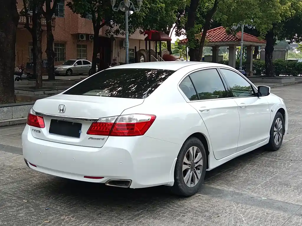 Honda Accord 2015 — фото 8