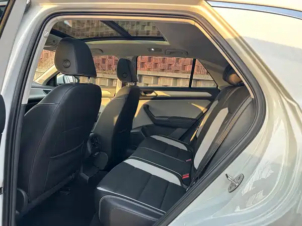 Volkswagen T-Roc 2023