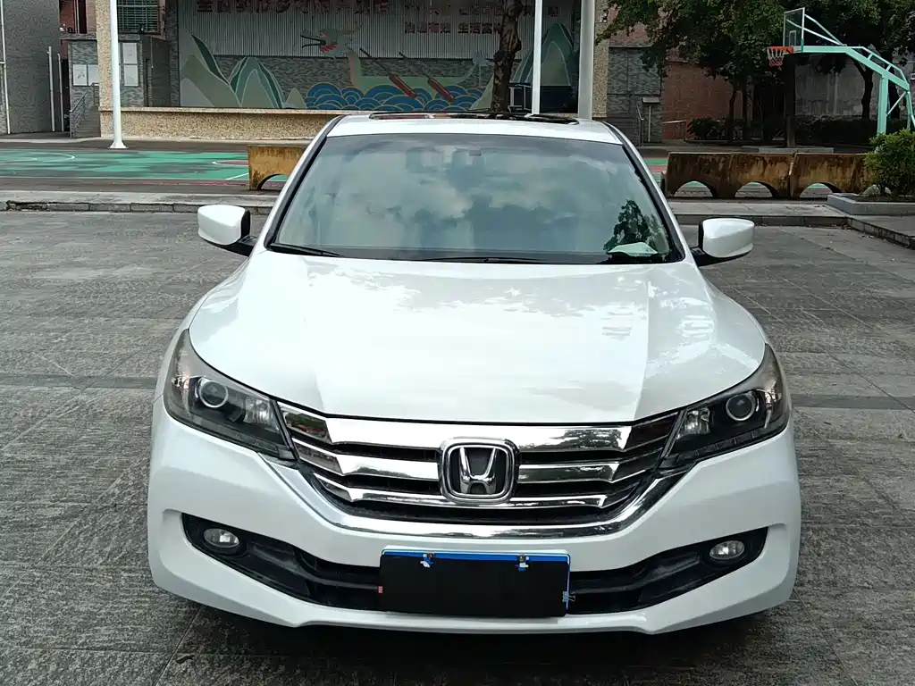 Honda Accord 2015 — фото 10