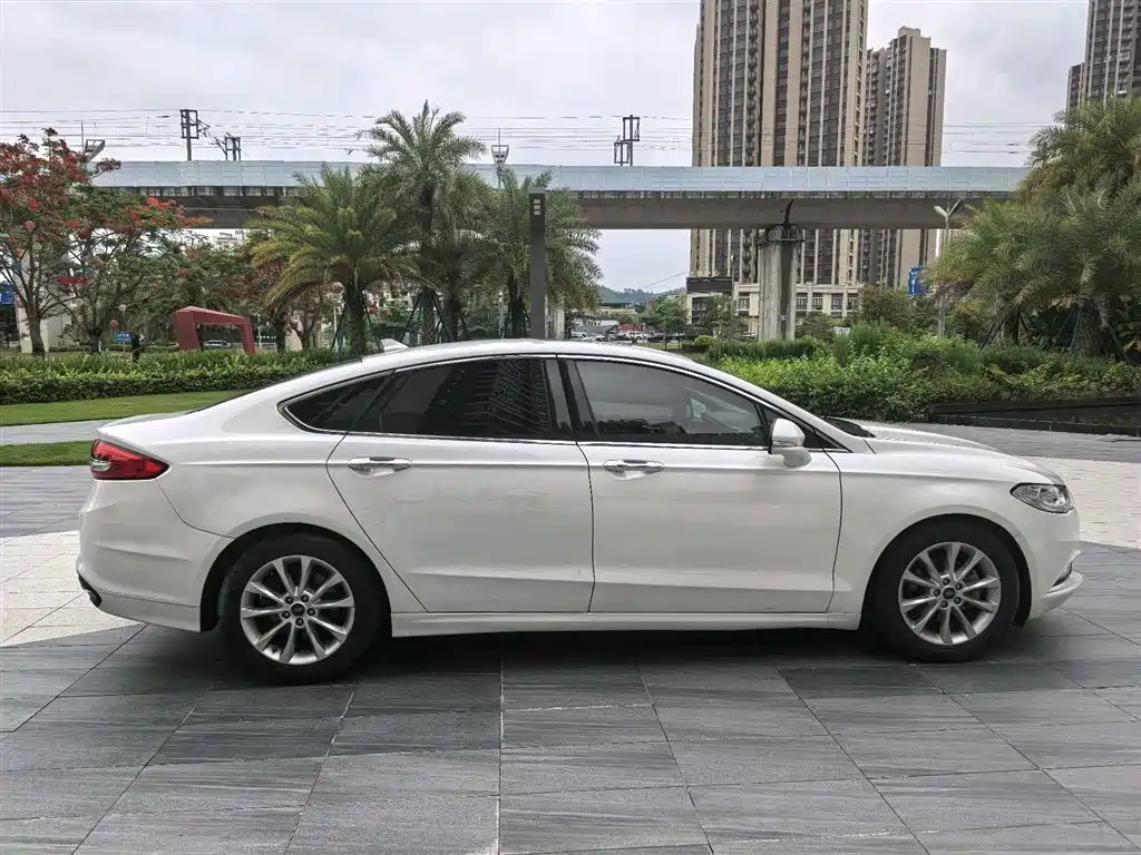Ford Mondeo 2017 — фото 10
