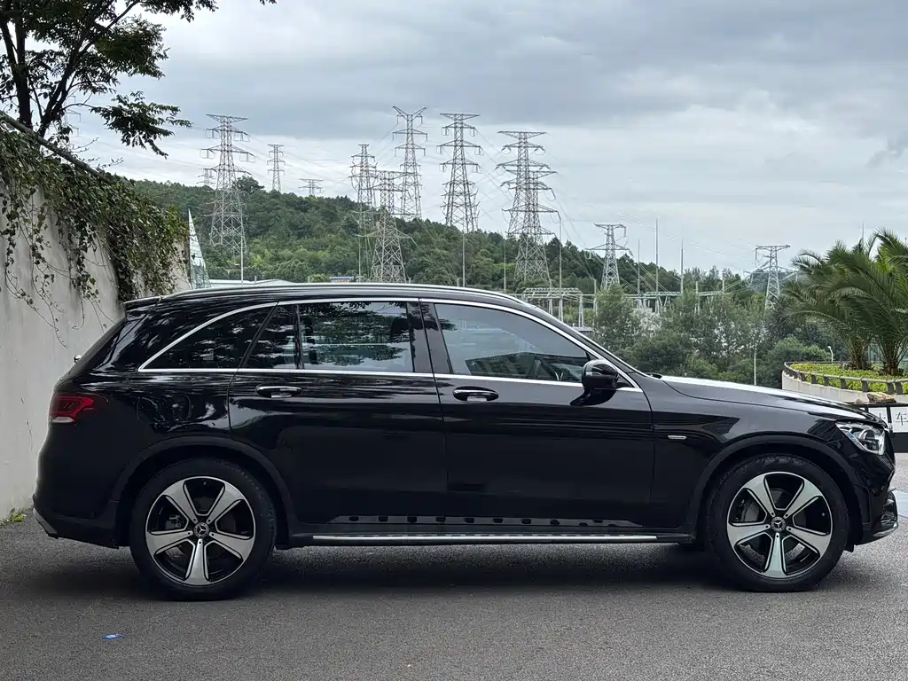 Mercedes-Benz GLC 2023