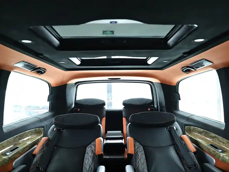 Mercedes-Benz V-Class 2017 — фото 16