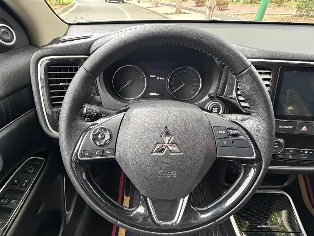 Mitsubishi Outlander 2022 — фото 10