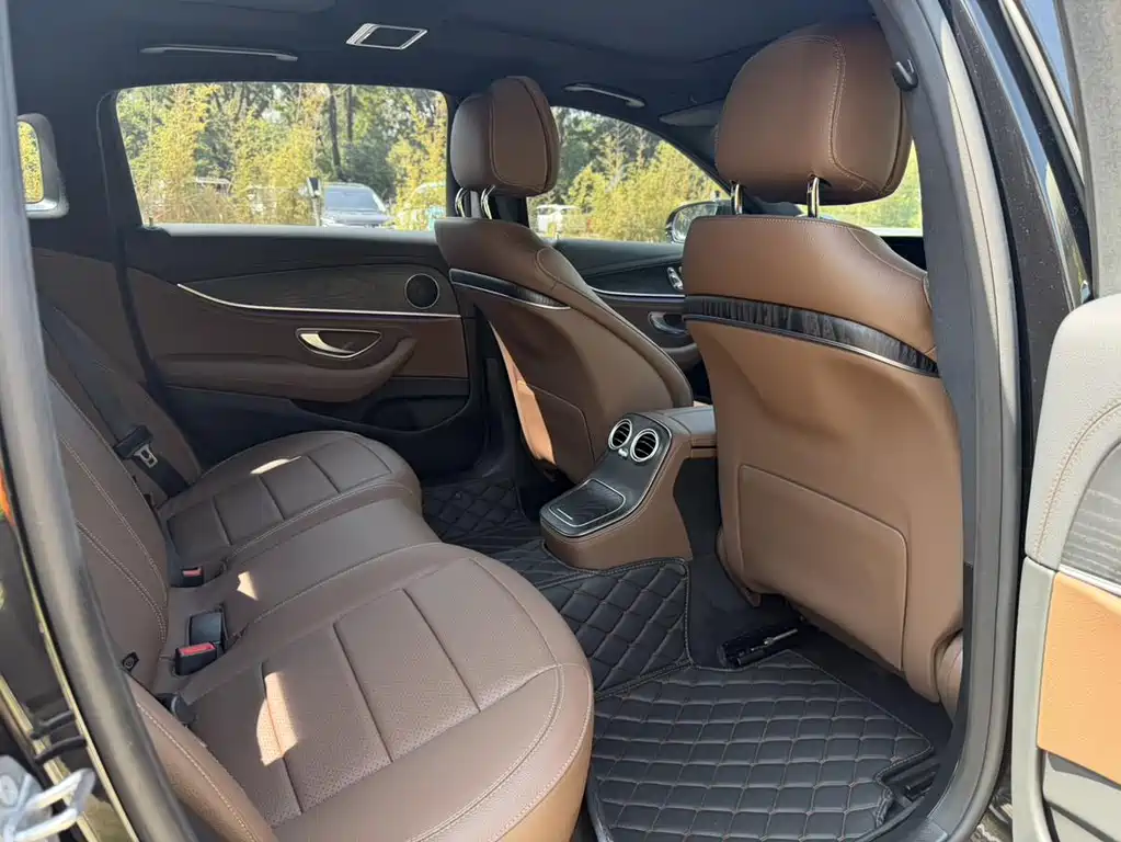 Mercedes-Benz E-Class 2022 — фото 13