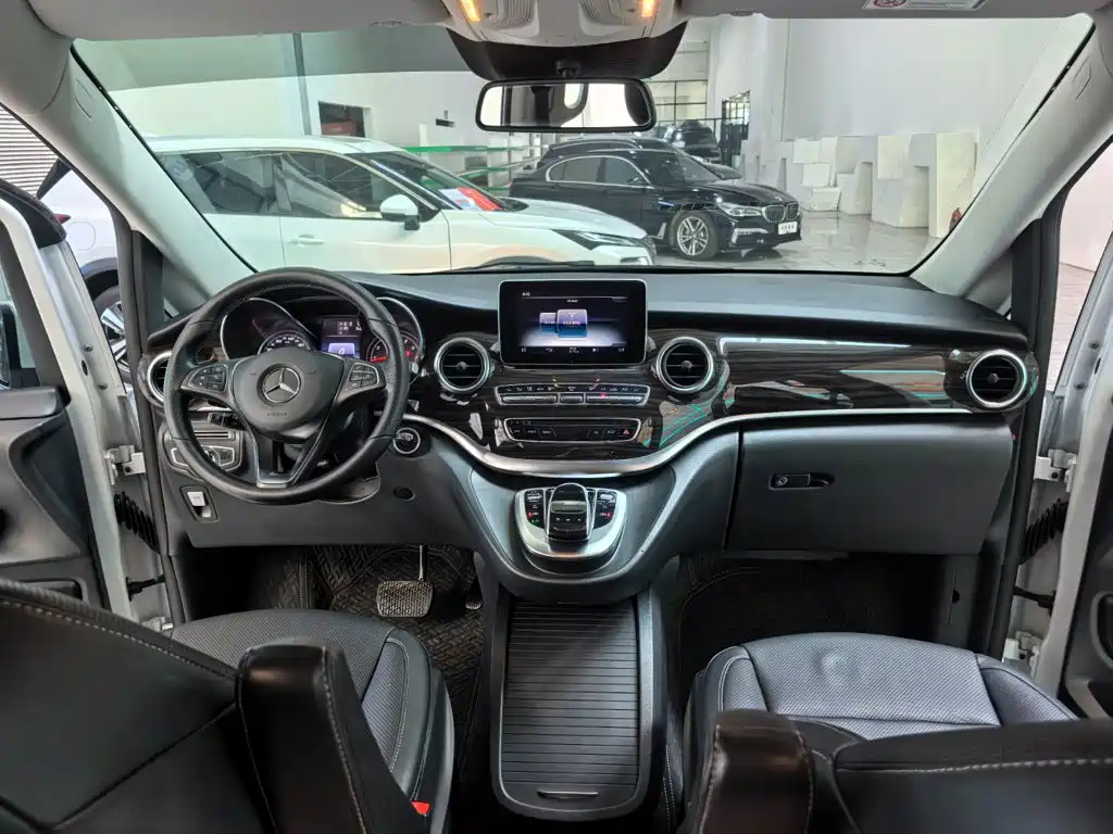 Mercedes-Benz V-Class 2018 — фото 14