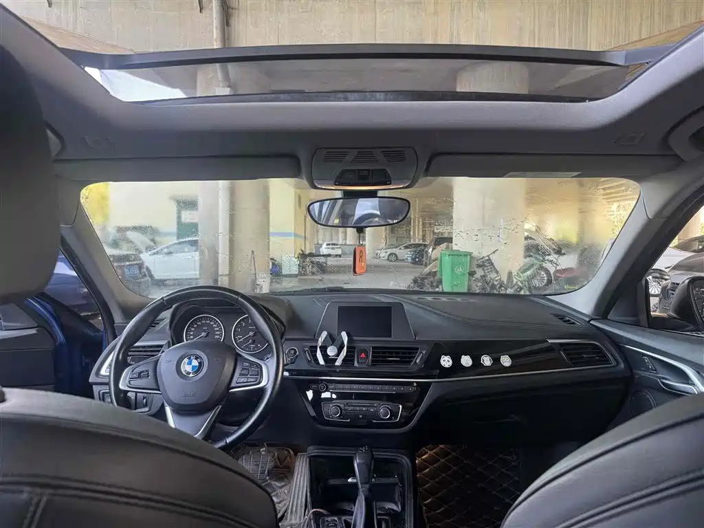 BMW 1 Series 2017 — фото 14