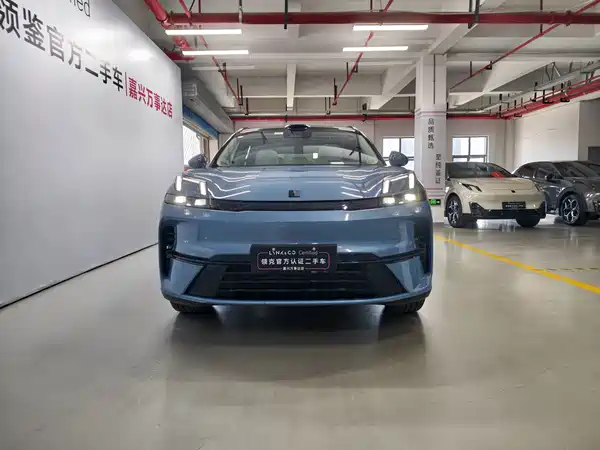 Lynk & Co 08 EM-P 2025