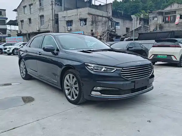 Ford Taurus 2021