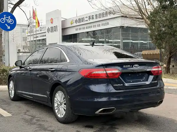 Ford Taurus 2017
