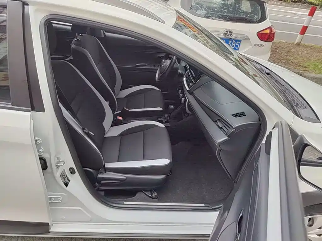 Toyota Yaris L 2021 — фото 25