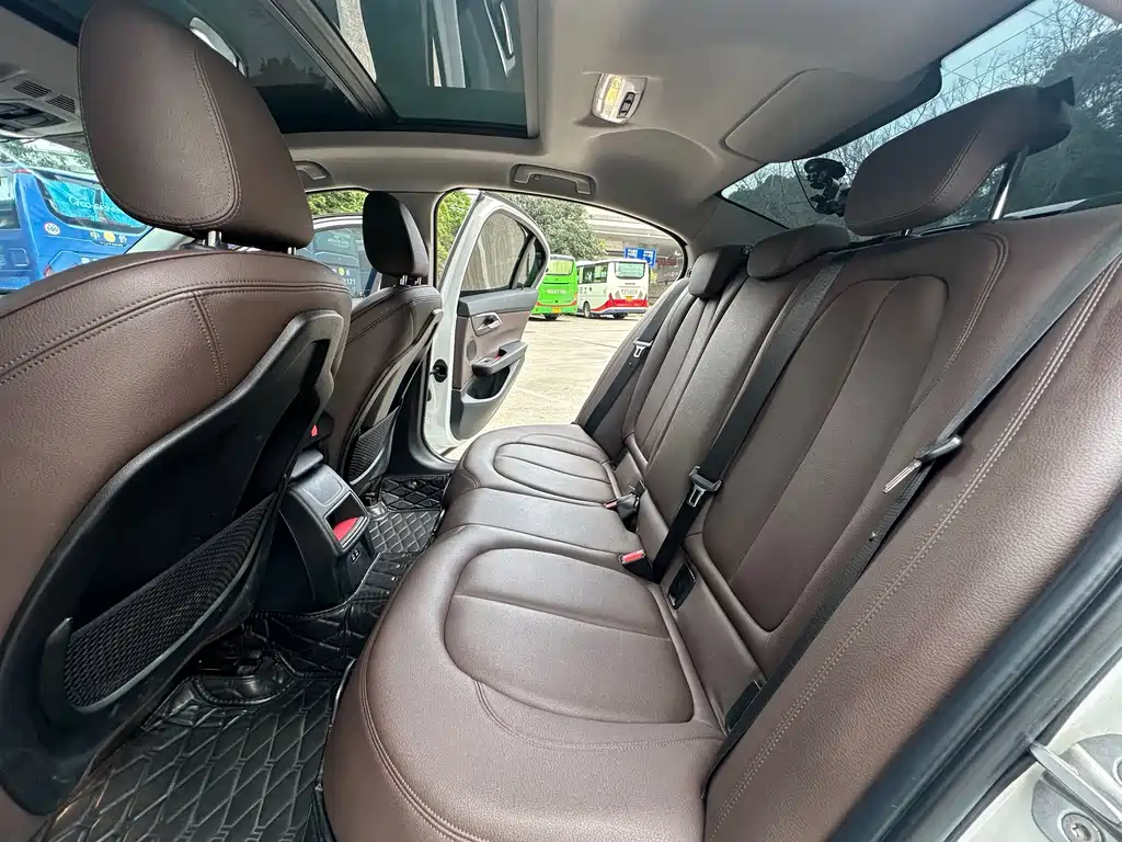 BMW 1 Series 2019 — фото 14