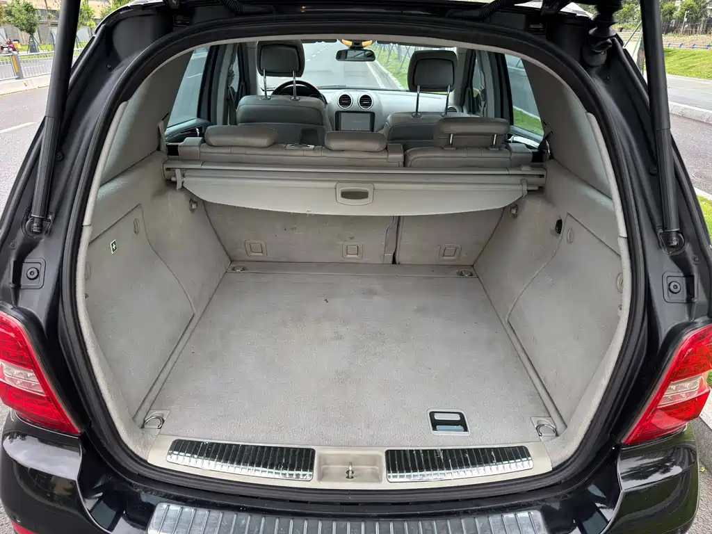 Mercedes-Benz M-Class 2010 — фото 12