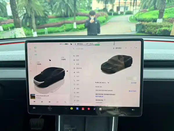Tesla Model Y 2025