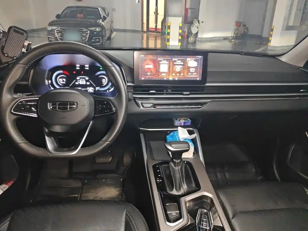 Geely Emgrand 2022