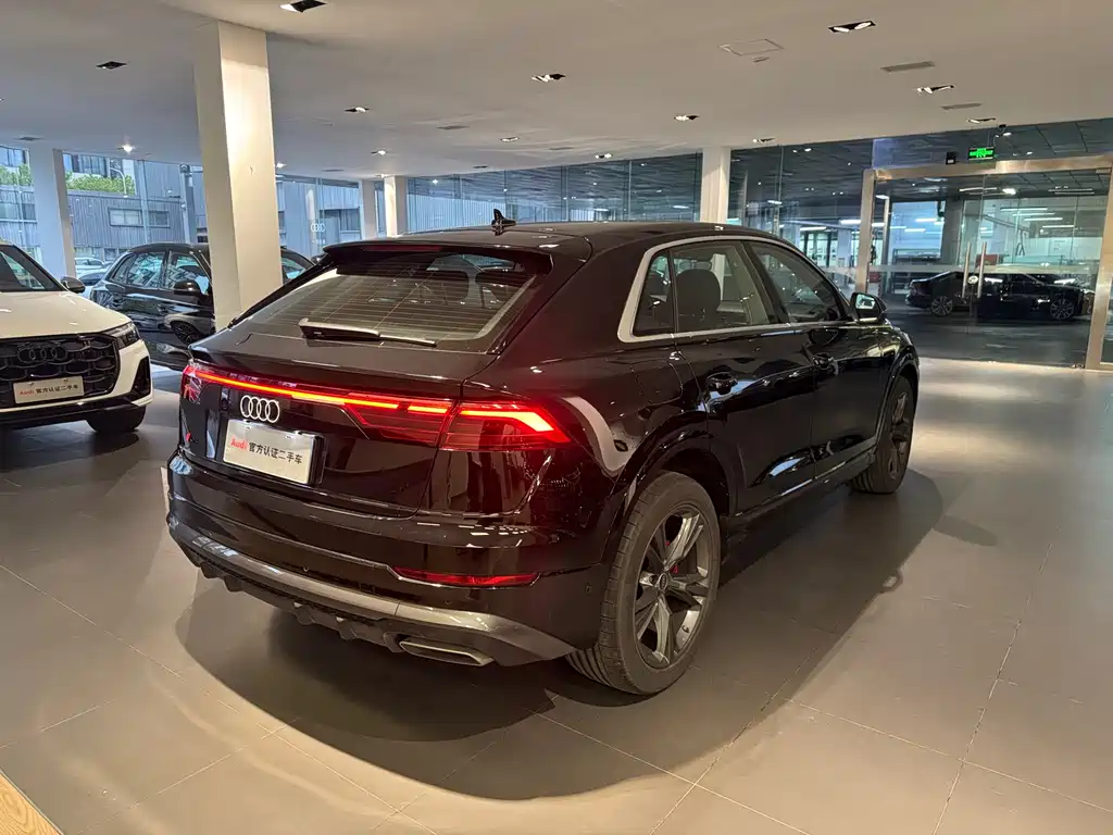Audi Q8 2025 — фото 6