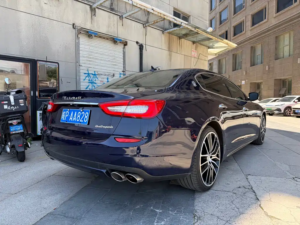 Maserati Quattroporte 2015 — фото 13