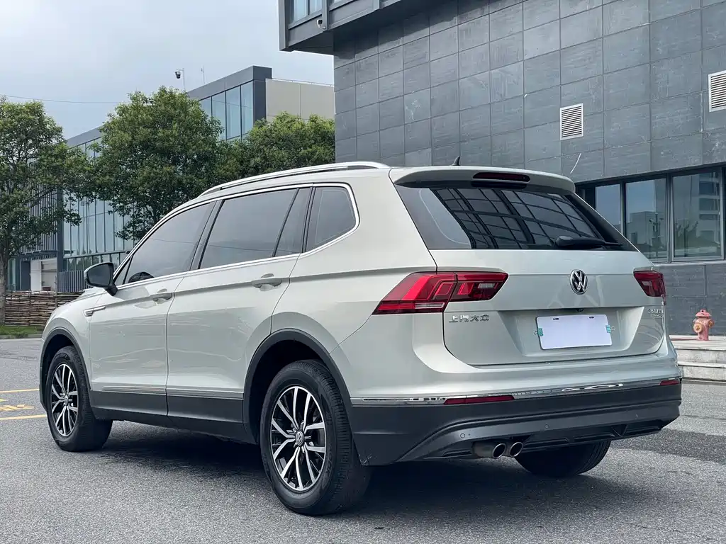 Volkswagen Tiguan L 2018 — фото 16