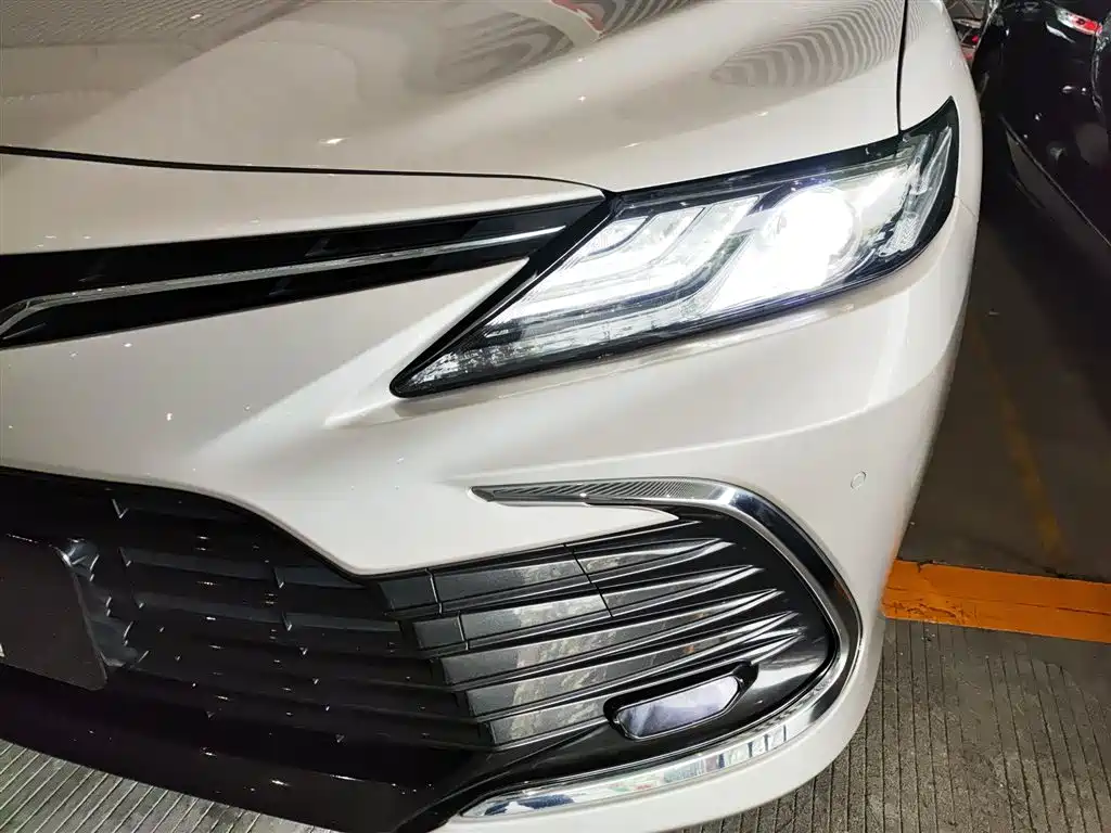 Toyota Camry 2022 — фото 23