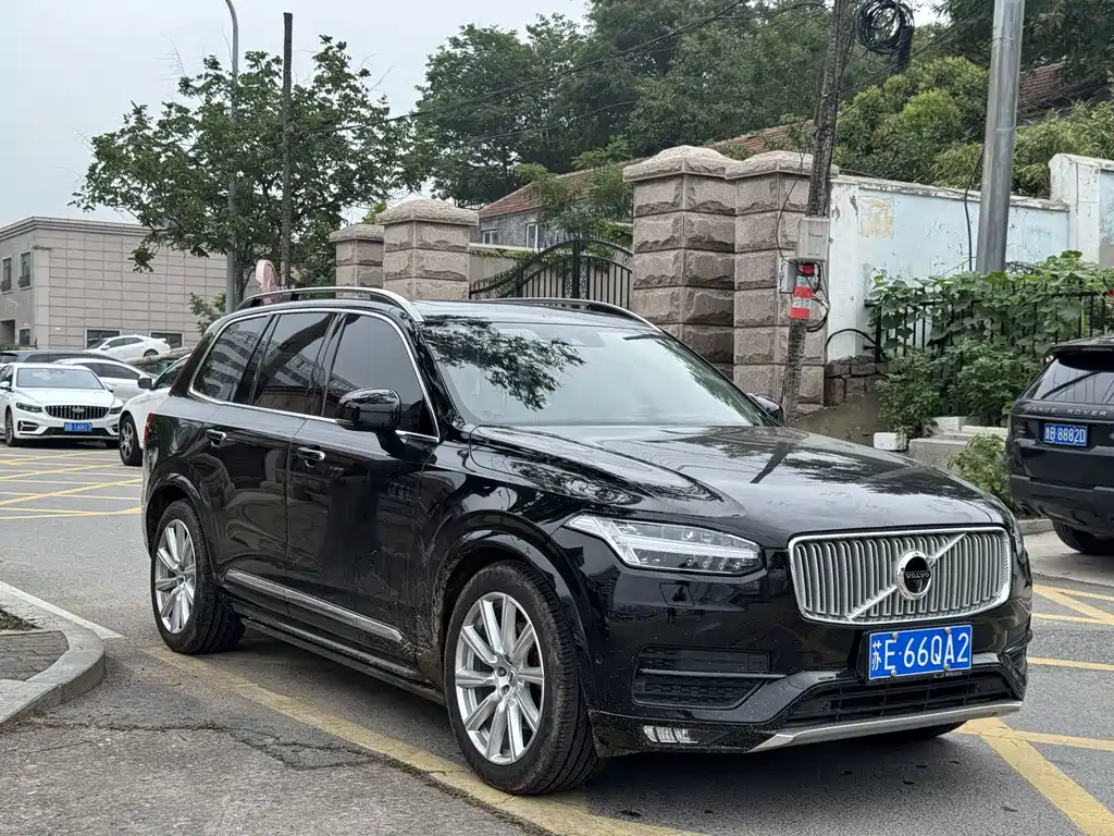 Volvo XC90 2018 — фото 12