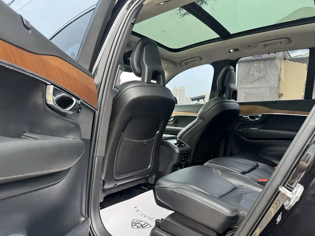 Volvo XC90 2018 — фото 15