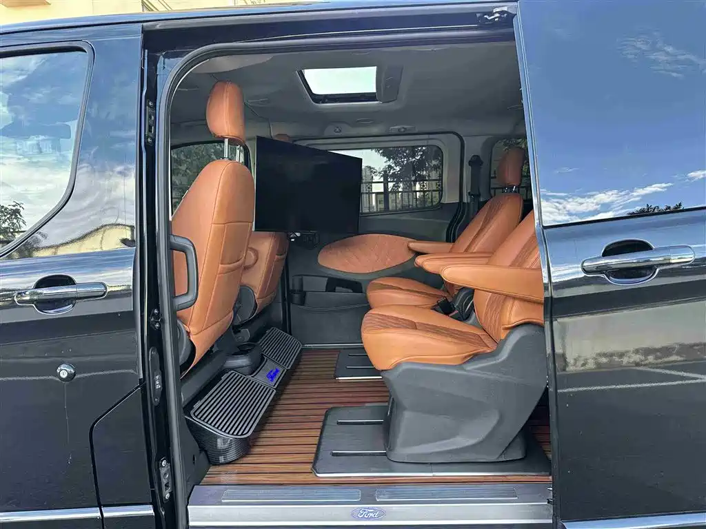 Ford Tourneo 2023 — фото 9