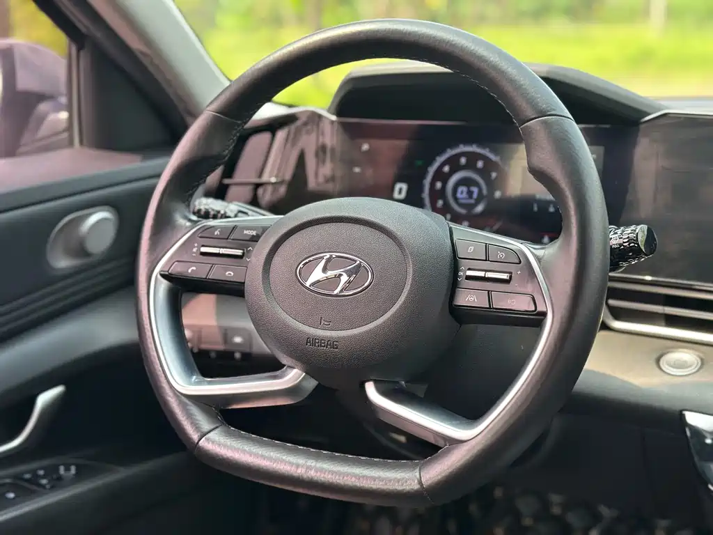 Hyundai Elantra 2021 — фото 21