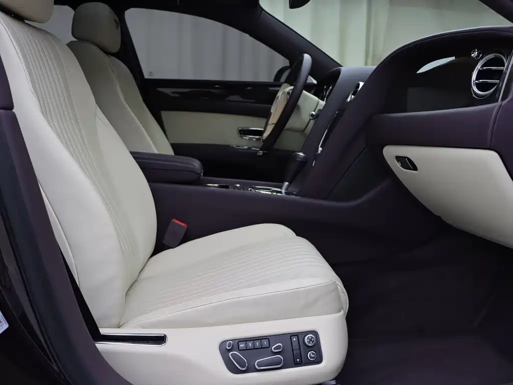 Bentley Flying Spur 2018 — фото 10