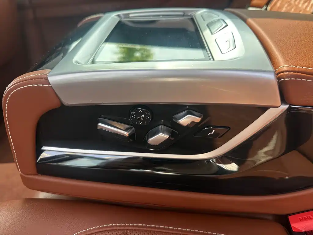 BMW 7 Series 2019 — фото 11