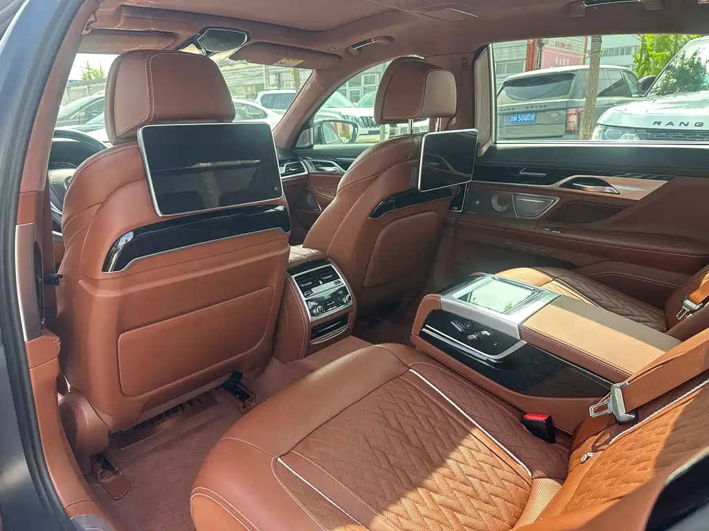 BMW 7 Series 2019 — фото 9