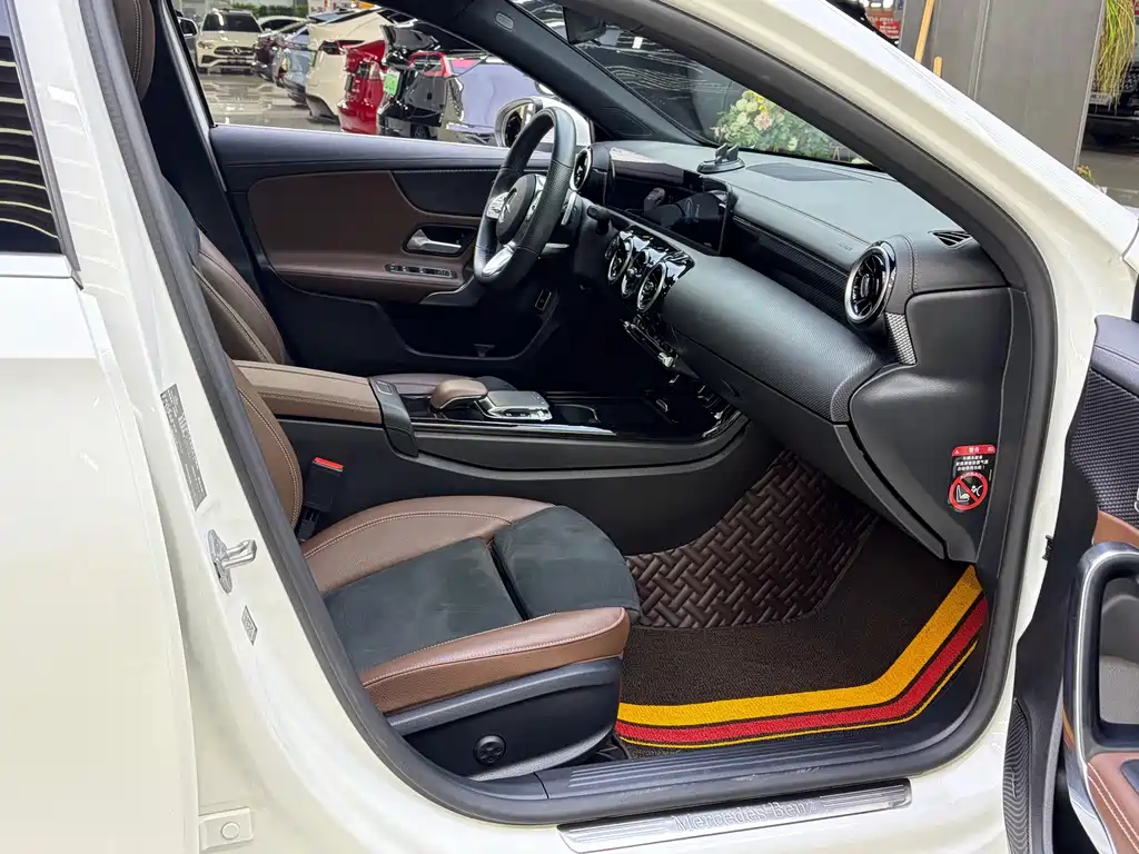 Mercedes-Benz A-Class 2019 — фото 15