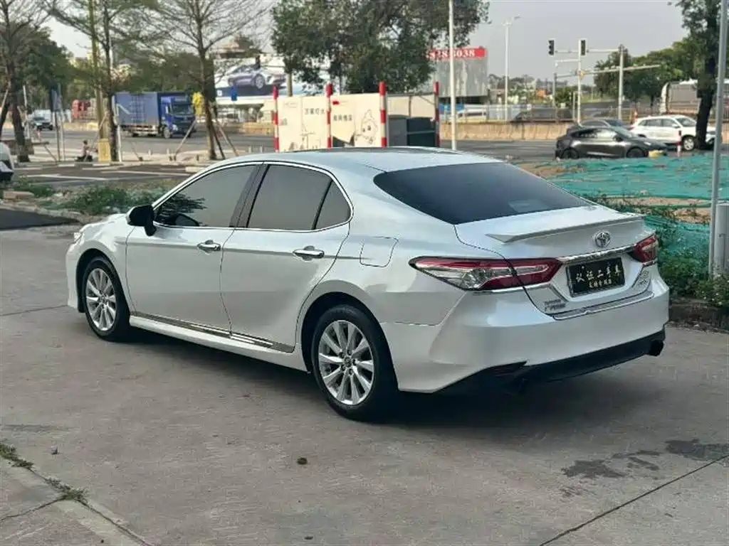 Toyota Camry 2019 — фото 9