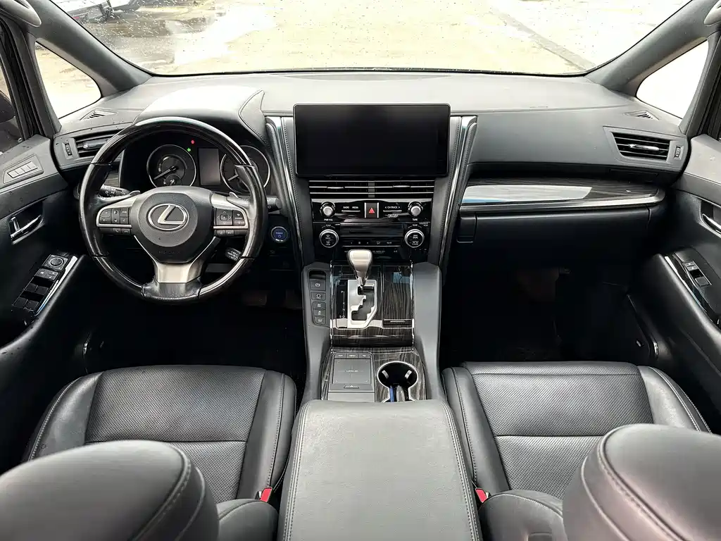 Lexus LM 2022