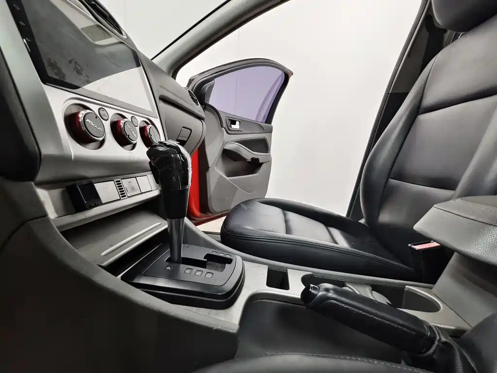 Ford Focus 2015 — фото 12