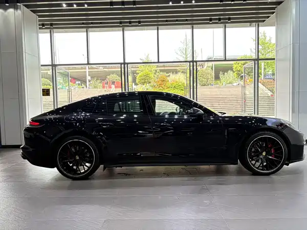 Porsche Panamera 2021