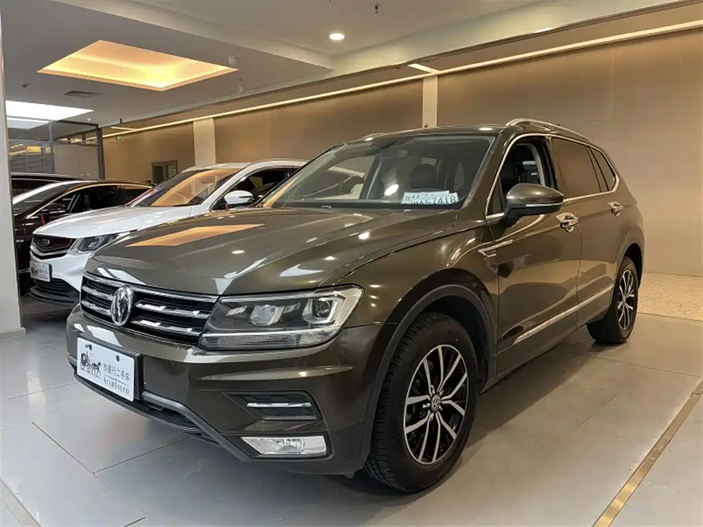 Volkswagen Tiguan L 2018 — фото 1