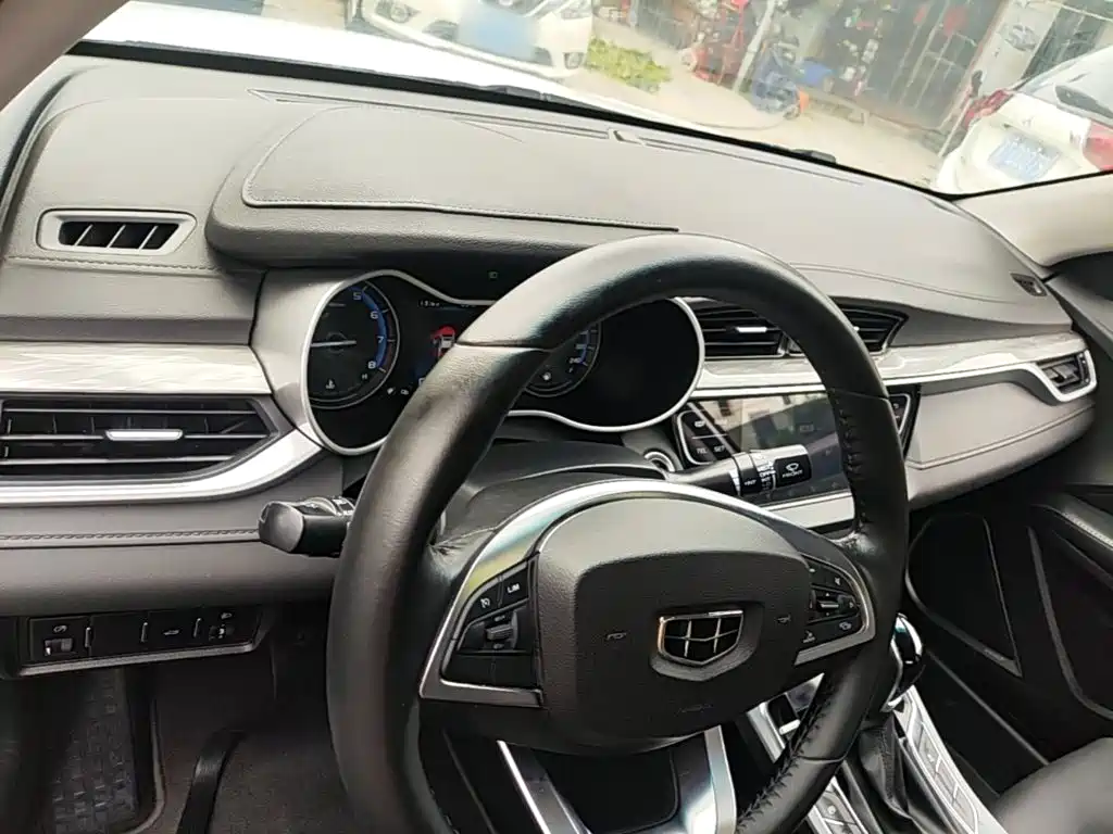 Geely Emgrand 2020 — фото 10