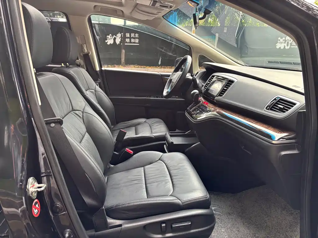 Honda Odyssey 2016 — фото 23