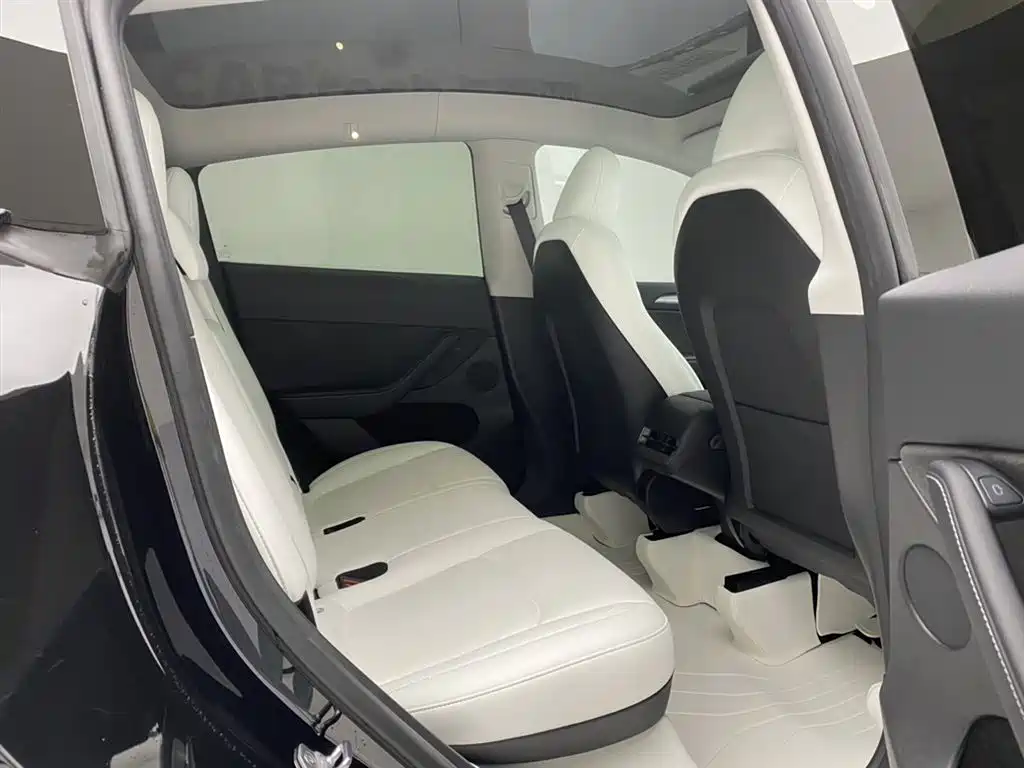 Tesla Model Y 2023 — фото 18